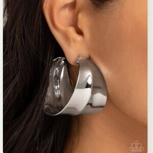🩶🗯️🩶 “ANTIQUED ADVENTURE” SILVER EARRINGS ~ PAPARAZZI❗️🩶🗯️🩶 EVERYDAY EARRINGS❗️